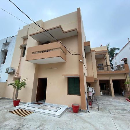 Backpackers Den Hostel Лакнау Екстериор снимка
