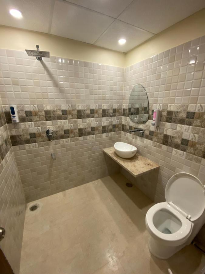 Backpackers Den Hostel Лакнау Екстериор снимка
