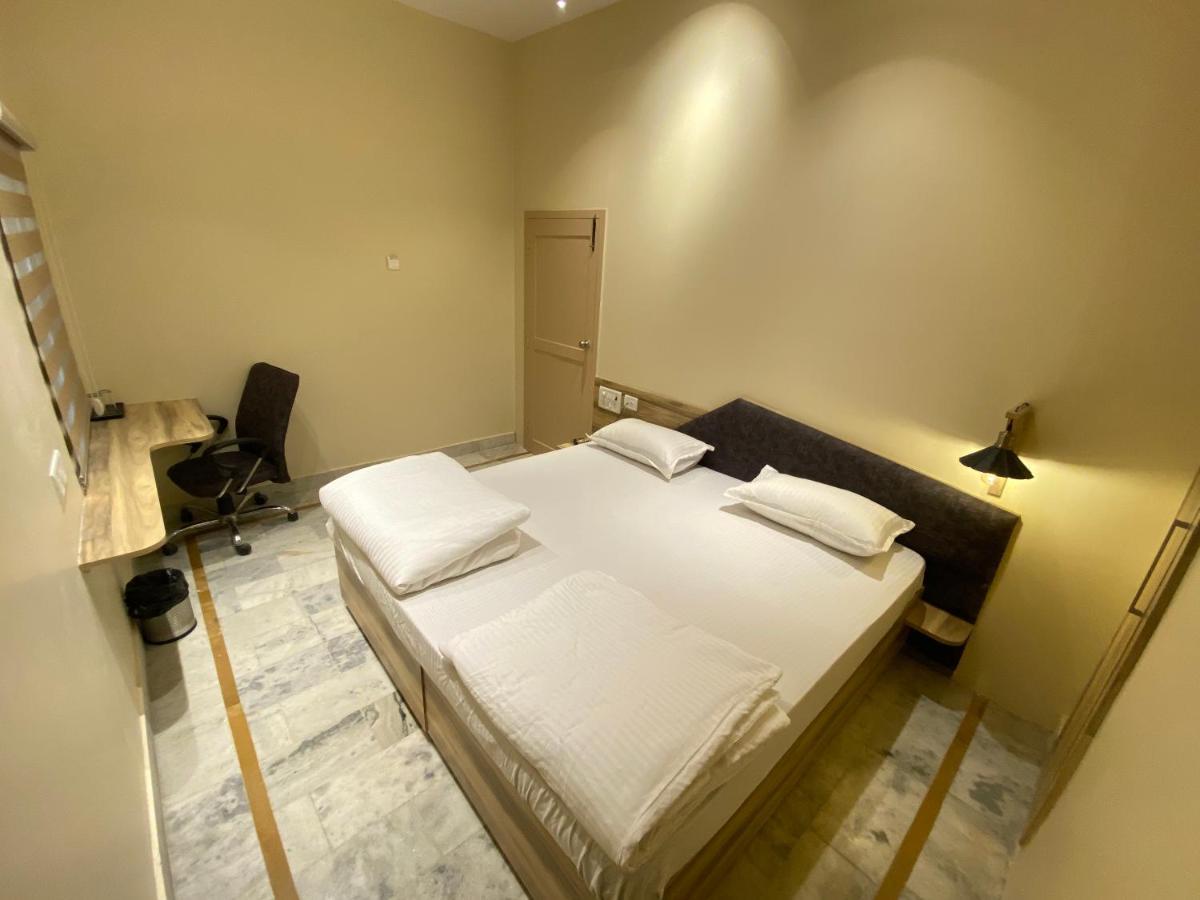 Backpackers Den Hostel Лакнау Екстериор снимка