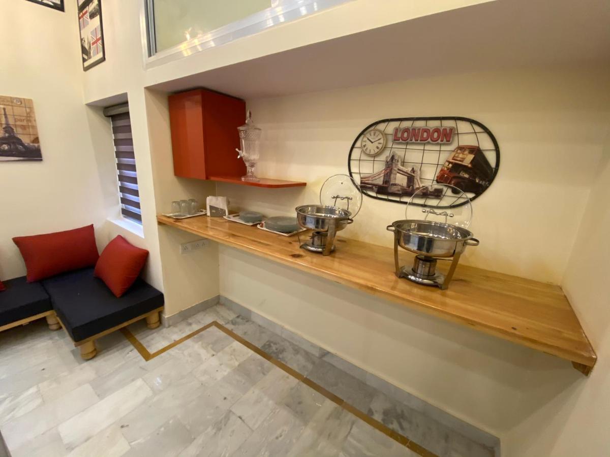 Backpackers Den Hostel Лакнау Екстериор снимка