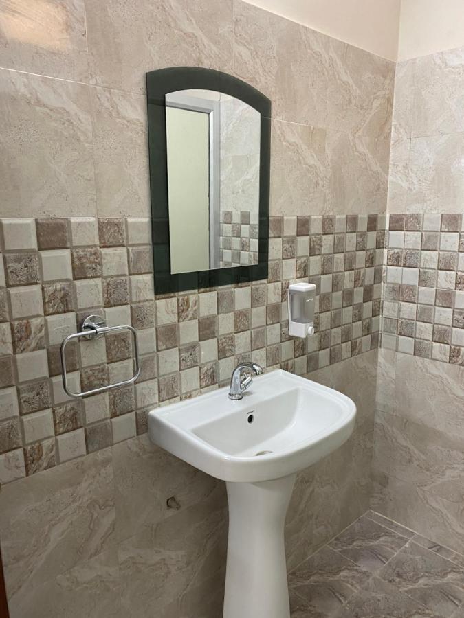 Backpackers Den Hostel Лакнау Екстериор снимка
