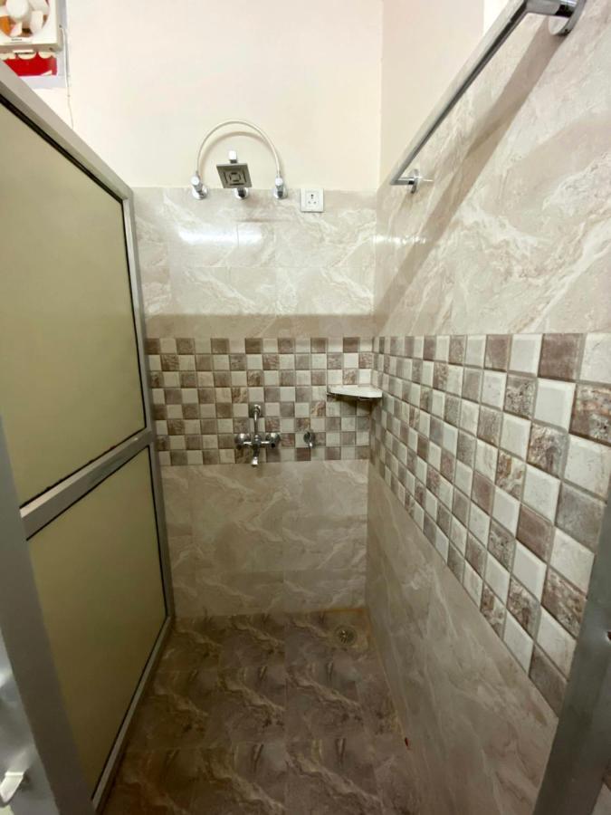 Backpackers Den Hostel Лакнау Екстериор снимка