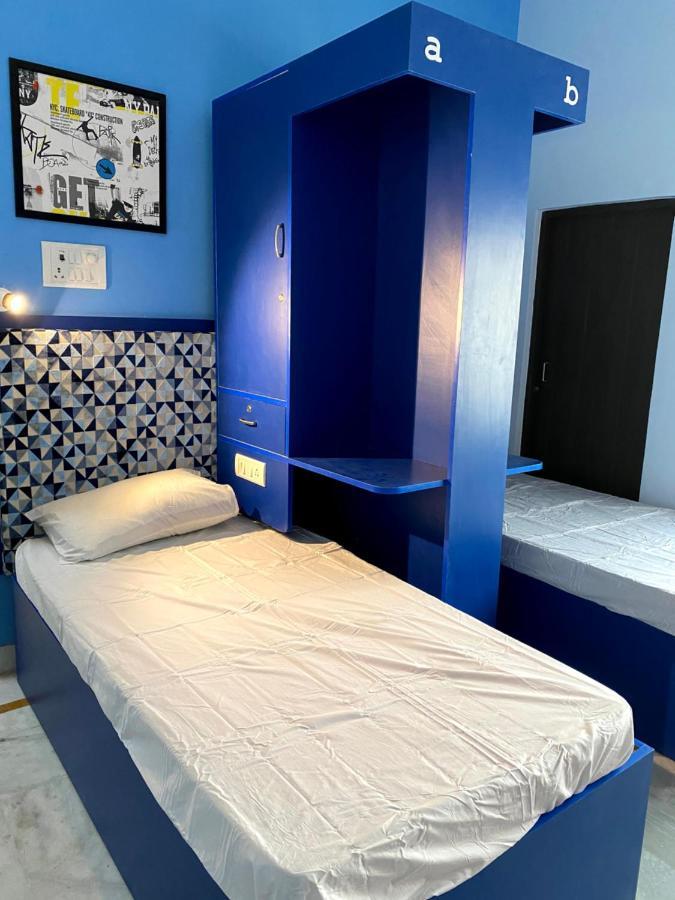 Backpackers Den Hostel Лакнау Екстериор снимка